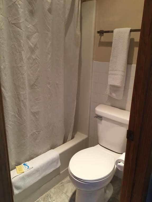 Budget Host Inn Fridley Екстериор снимка